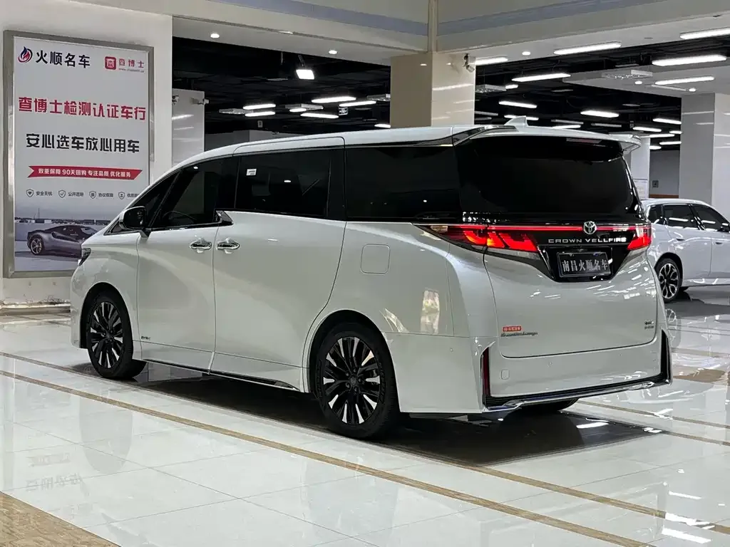 Toyota Vellfire — фото 4