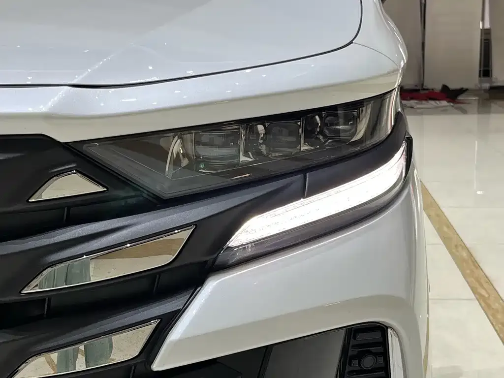 Toyota Vellfire — фото 2