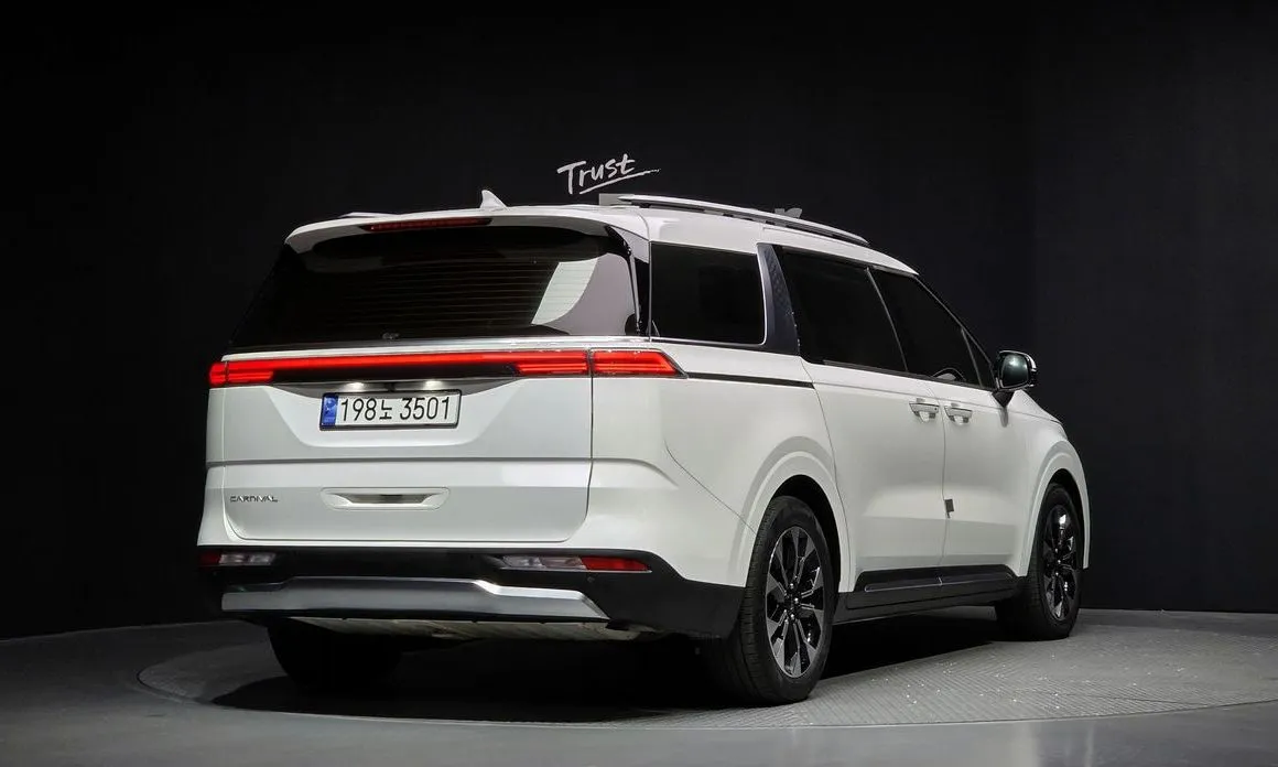 Kia Carnival — фото 4
