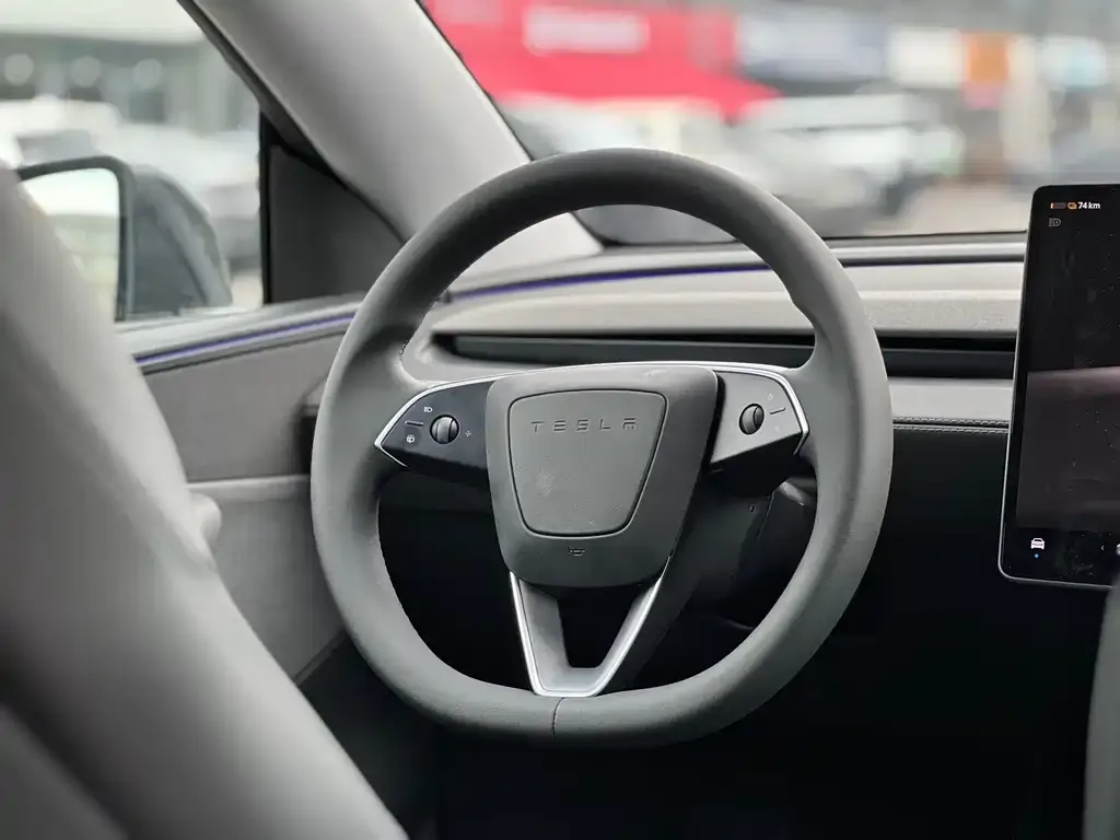 Tesla Model Y — фото 8