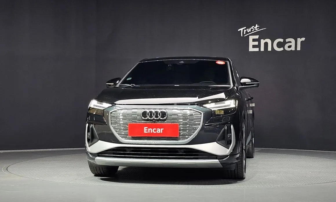Audi Q4 e-tron — фото 2