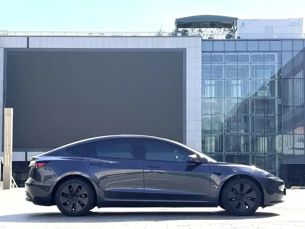 Tesla Model 3 — фото 2