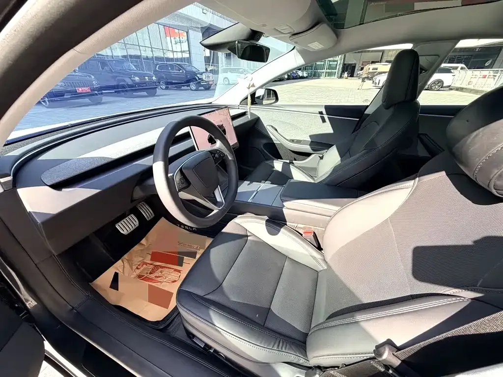 Tesla Model 3 — фото 3