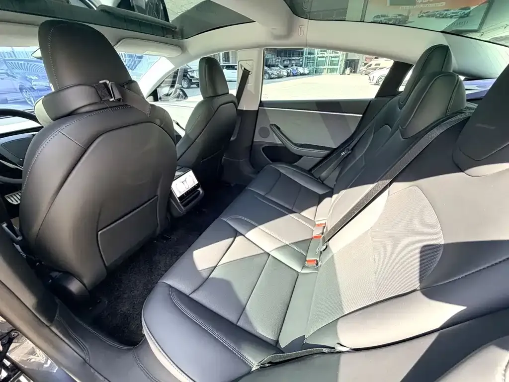 Tesla Model 3 — фото 8