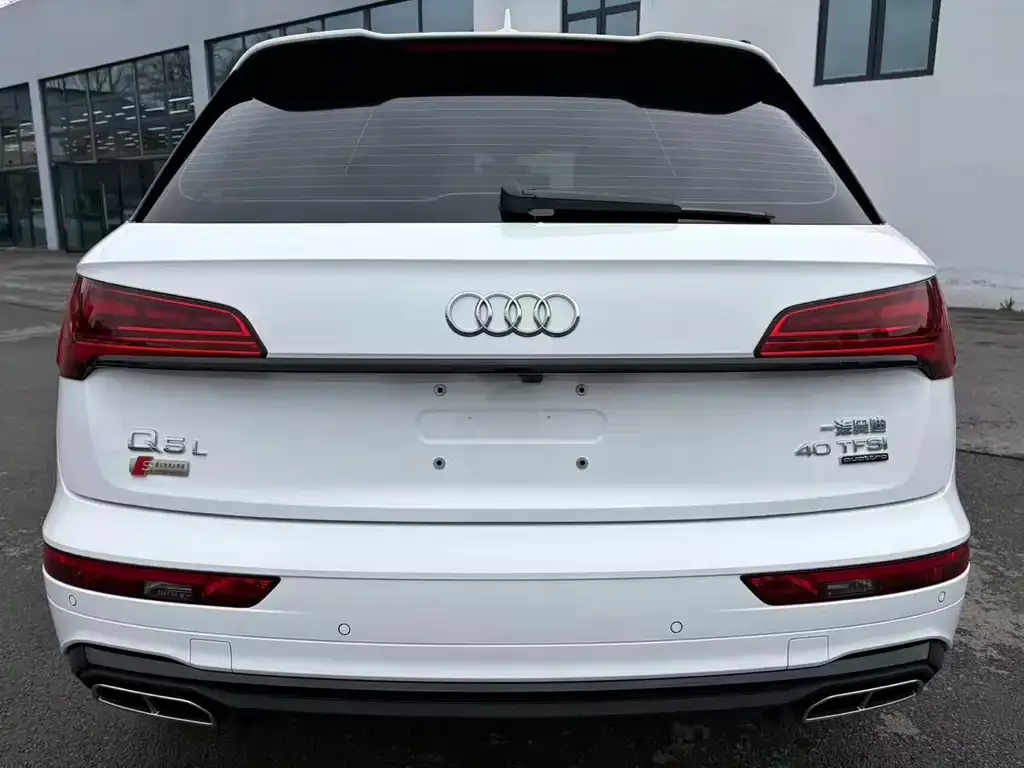 Audi Q5L — фото 9