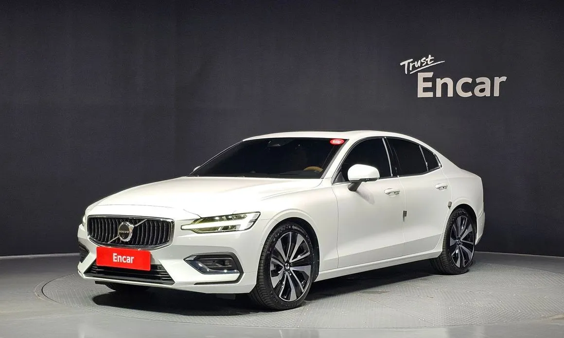 Volvo S60 — фото 1