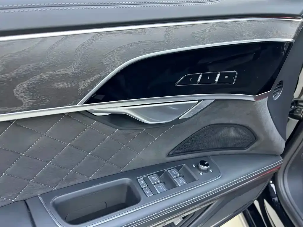 Audi A8 — фото 8