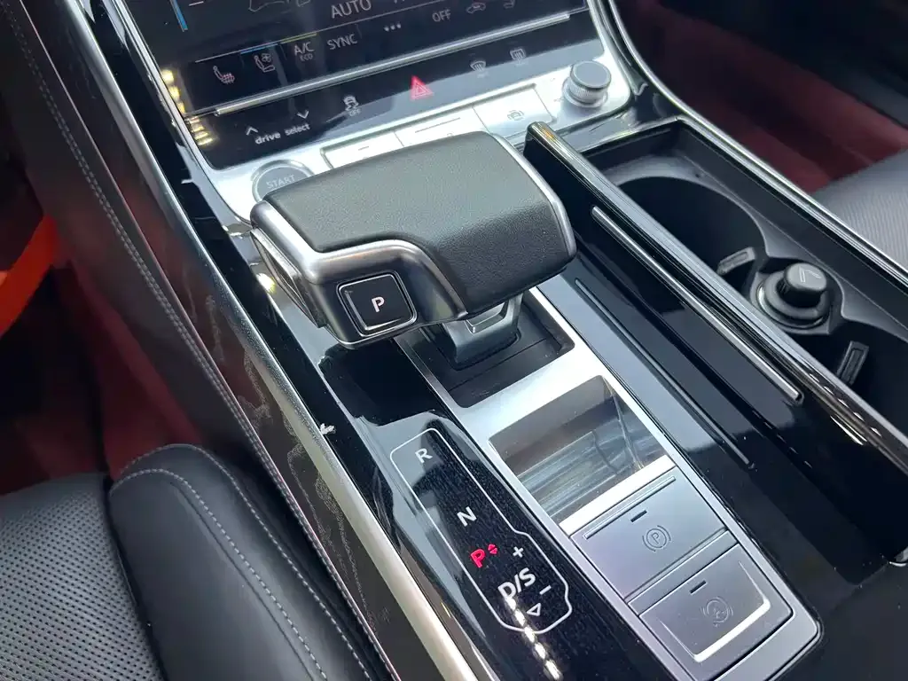 Audi A8 — фото 9
