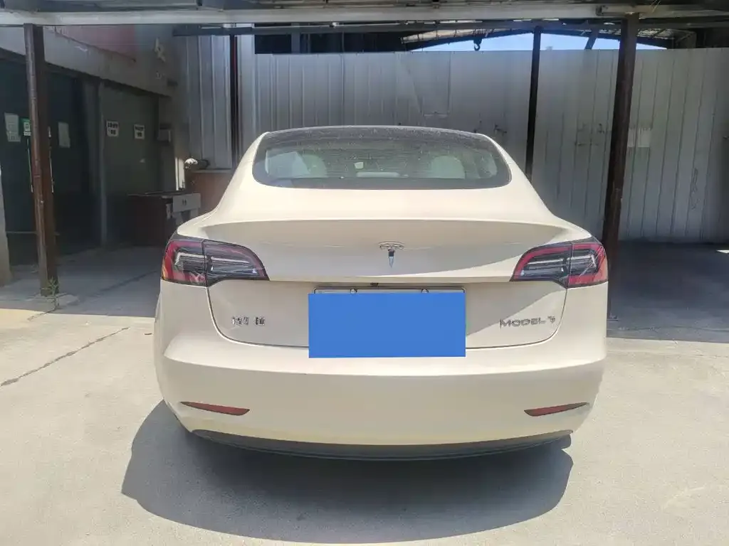 Tesla Model 3 — фото 4
