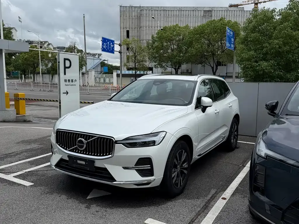 Volvo XC60 — фото 1
