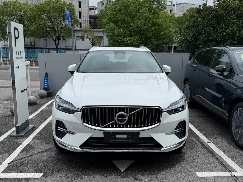 Volvo XC60 — фото 9