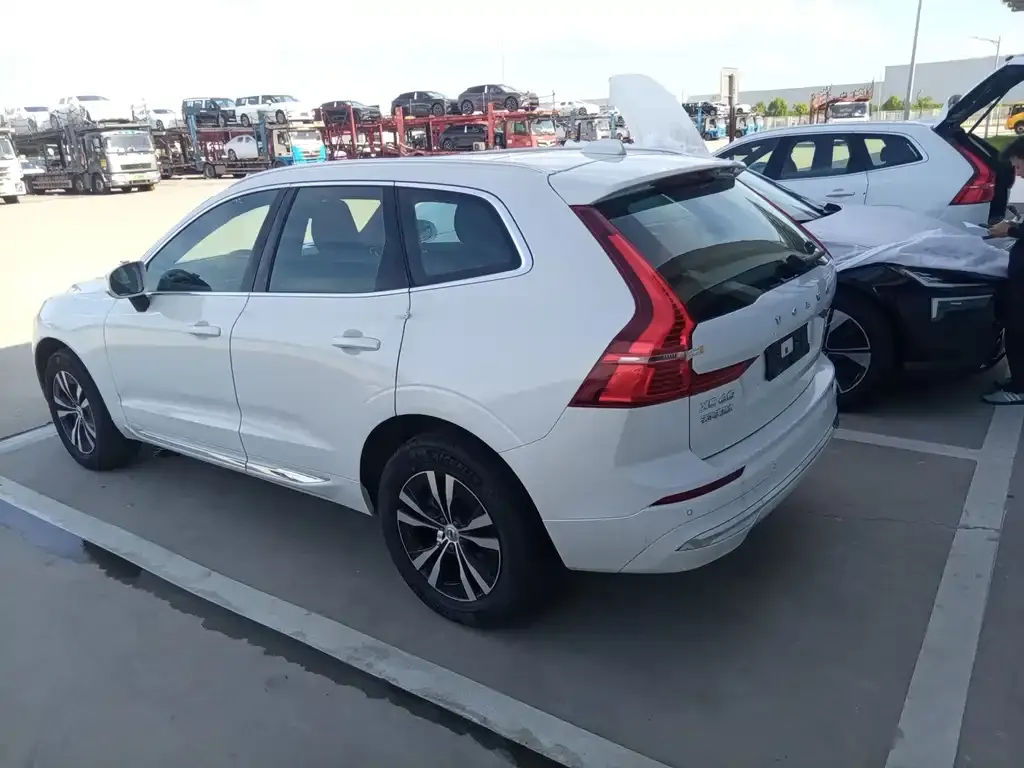 Volvo XC60 — фото 4