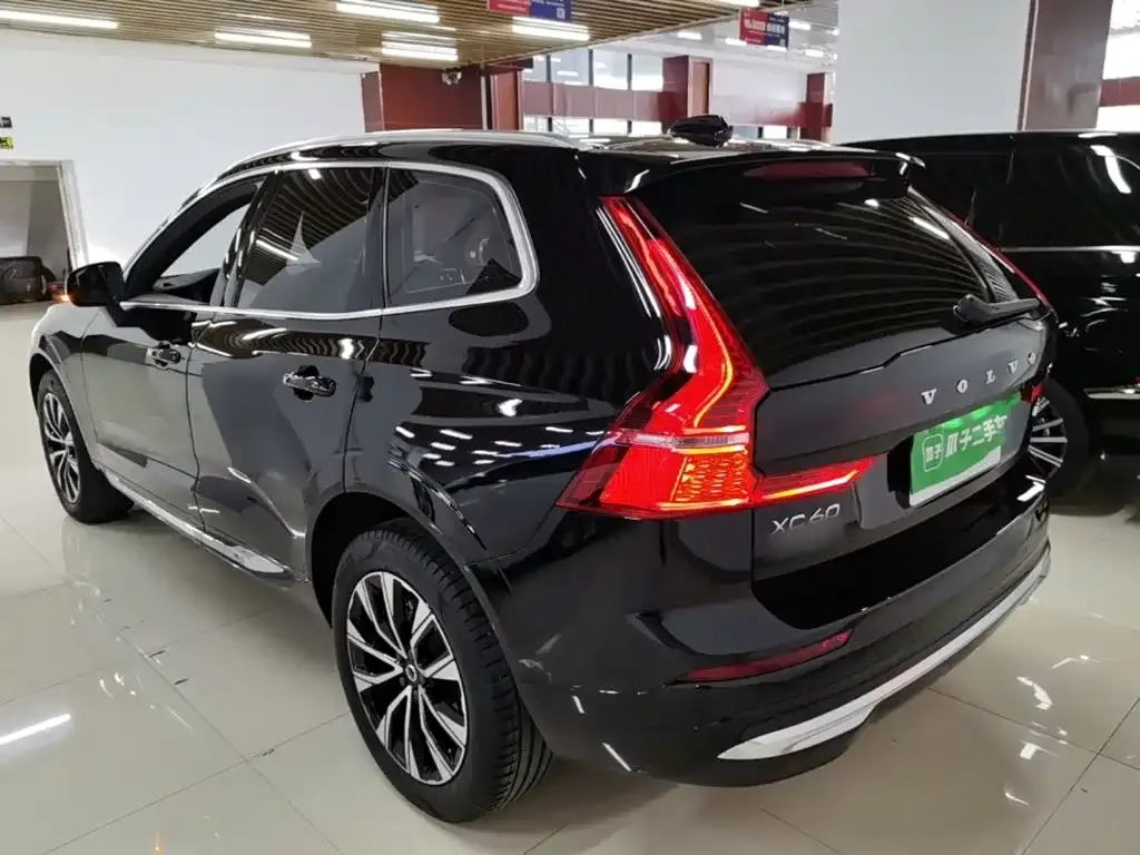 Volvo XC60 — фото 9