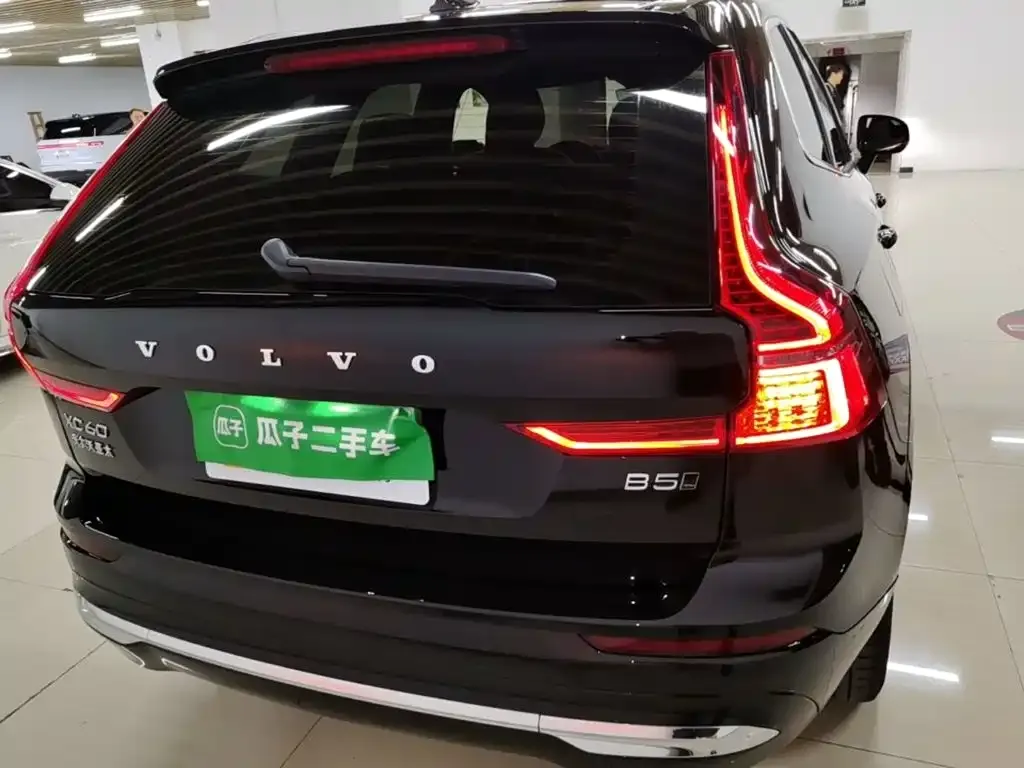 Volvo XC60 — фото 10