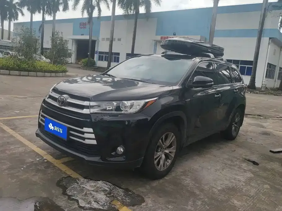 Toyota Highlander — фото 1