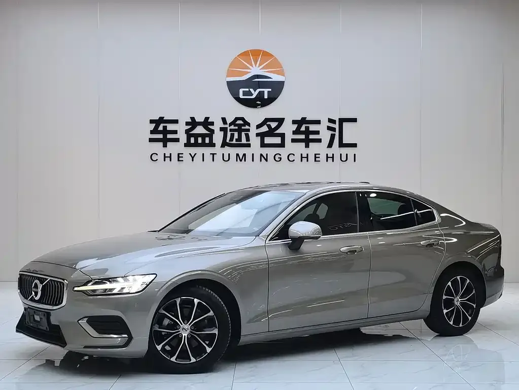 Volvo S60 — фото 1