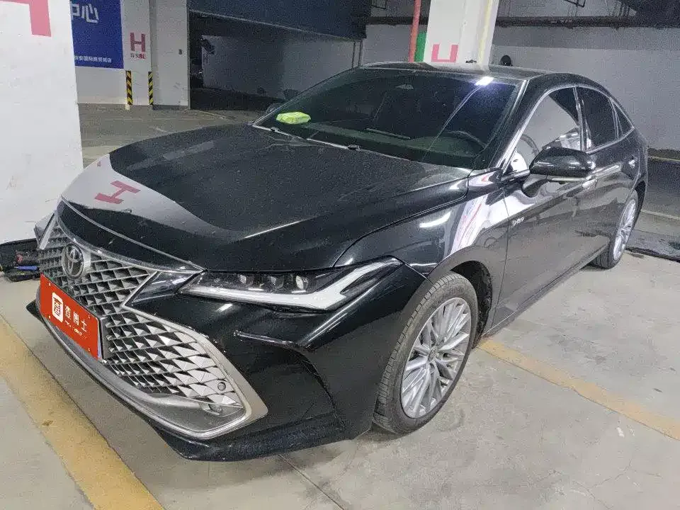 Toyota Avalon — фото 1