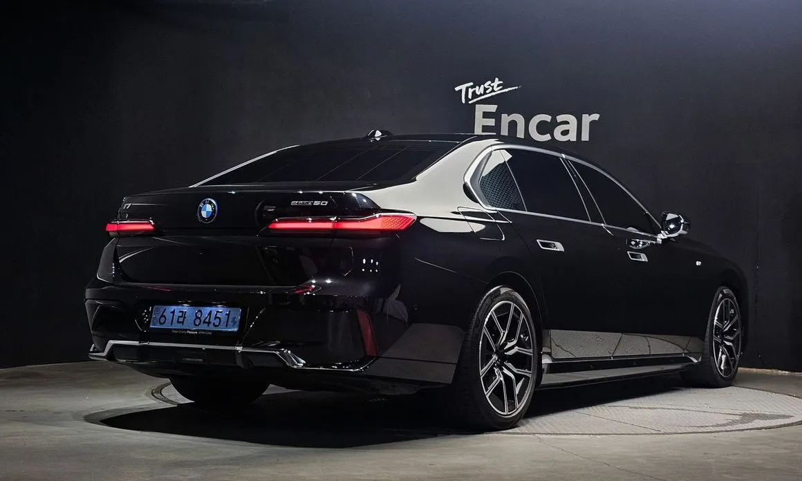 BMW i7 — фото 4