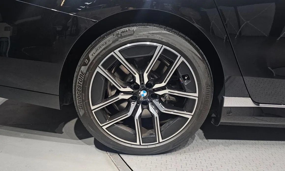 BMW i7 — фото 10