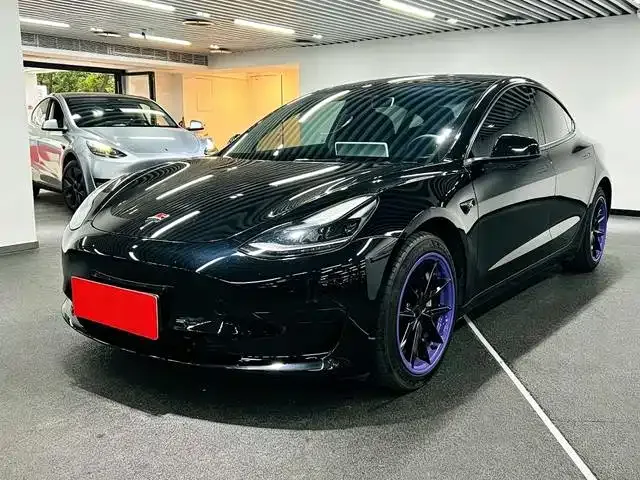 Tesla Model 3 — фото 1