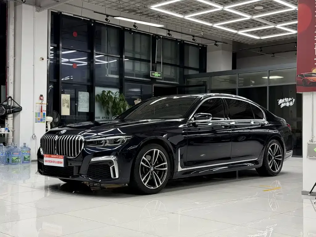 BMW 7 Series — фото 1