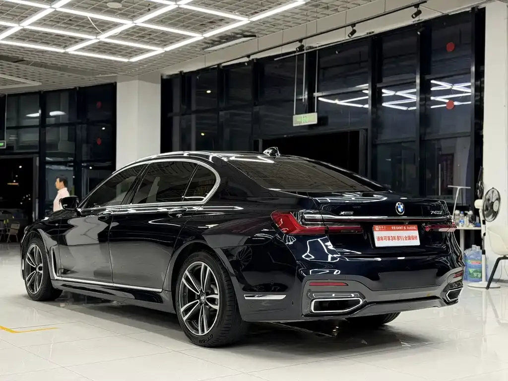 BMW 7 Series — фото 10