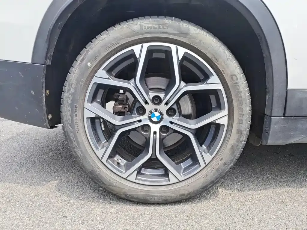 BMW X1 — фото 9