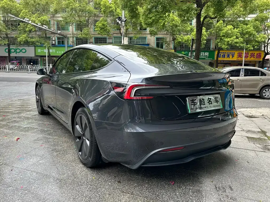 Tesla Model 3 — фото 9