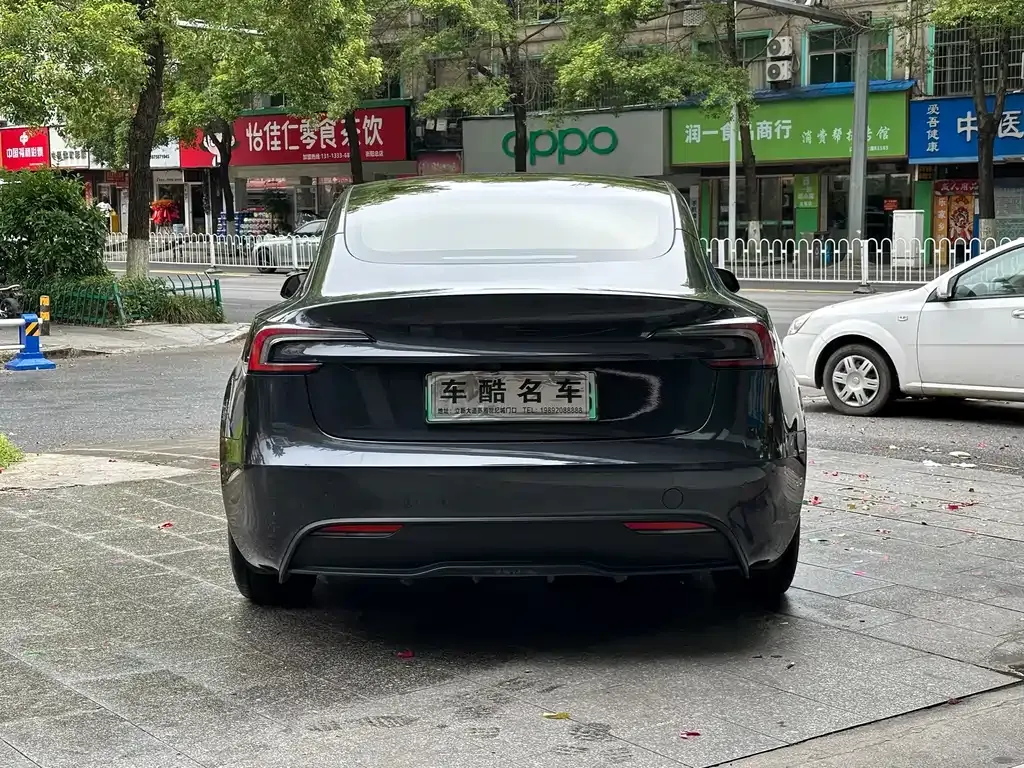 Tesla Model 3 — фото 4