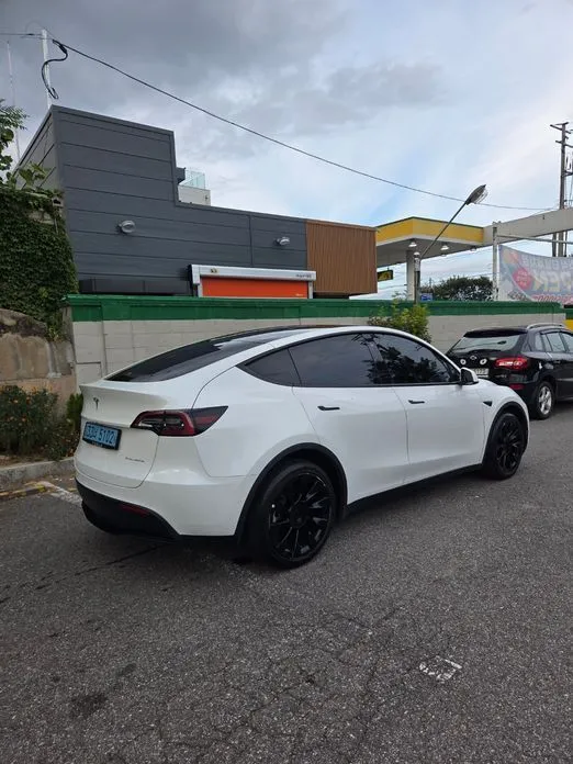 Tesla Model Y — фото 6