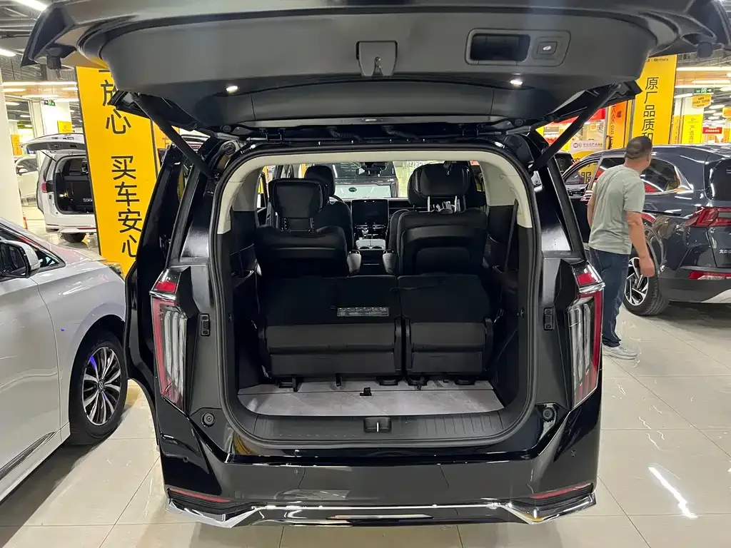 GAC Motor Trumpchi M8 — фото 10