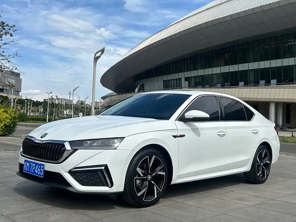 Skoda Octavia — фото 1