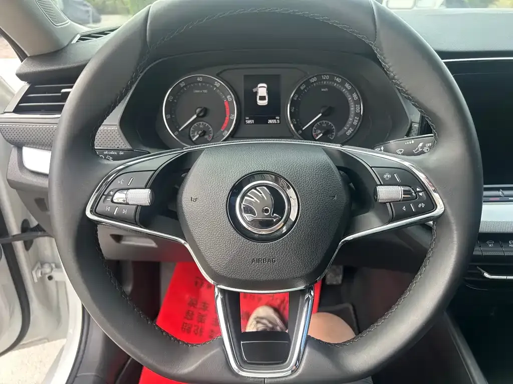 Skoda Octavia — фото 10