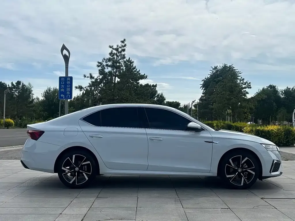 Skoda Octavia — фото 9