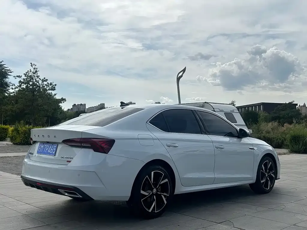 Skoda Octavia — фото 5