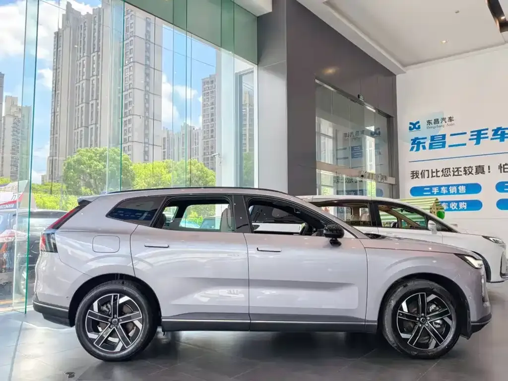 Volvo XC70 Plug-in Hybrid — фото 7