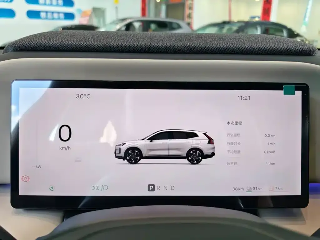 Volvo XC70 Plug-in Hybrid — фото 3