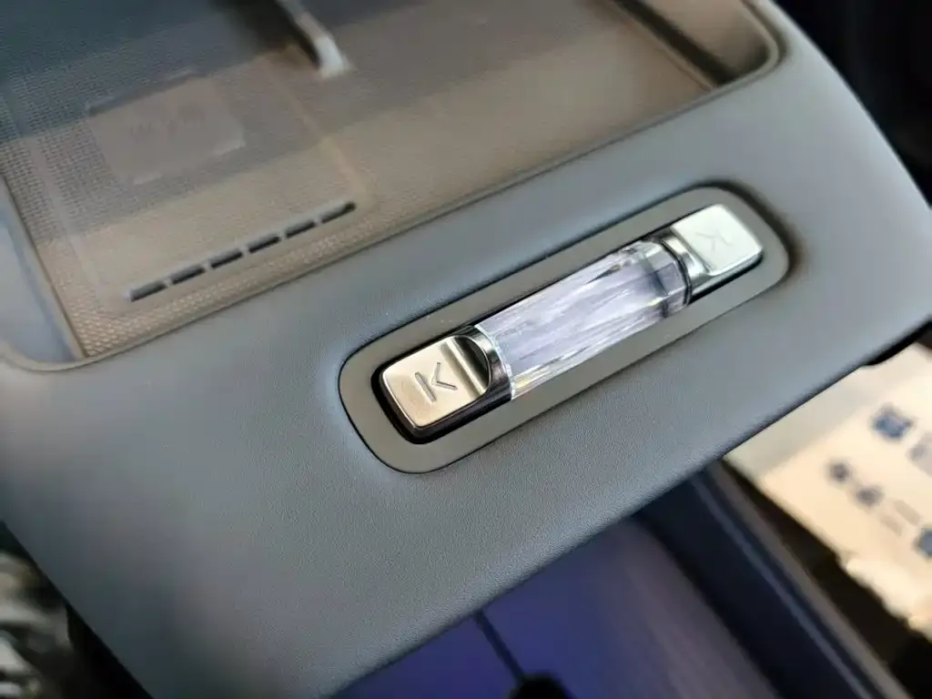 Volvo XC70 Plug-in Hybrid — фото 2