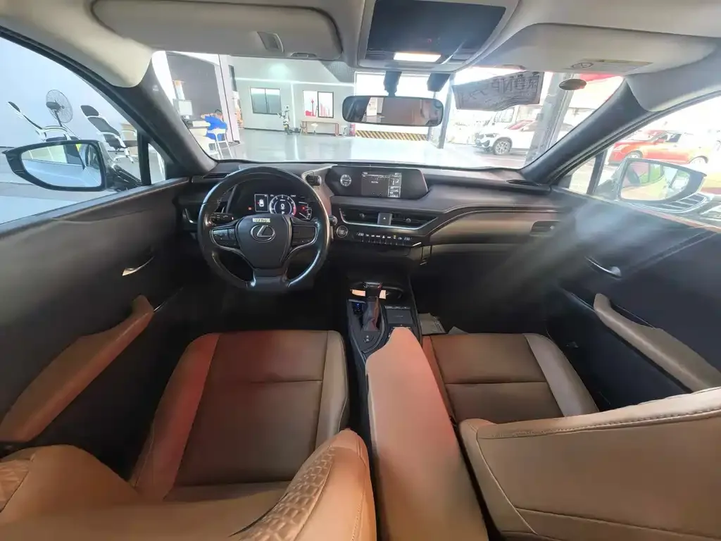 Lexus UX — фото 5