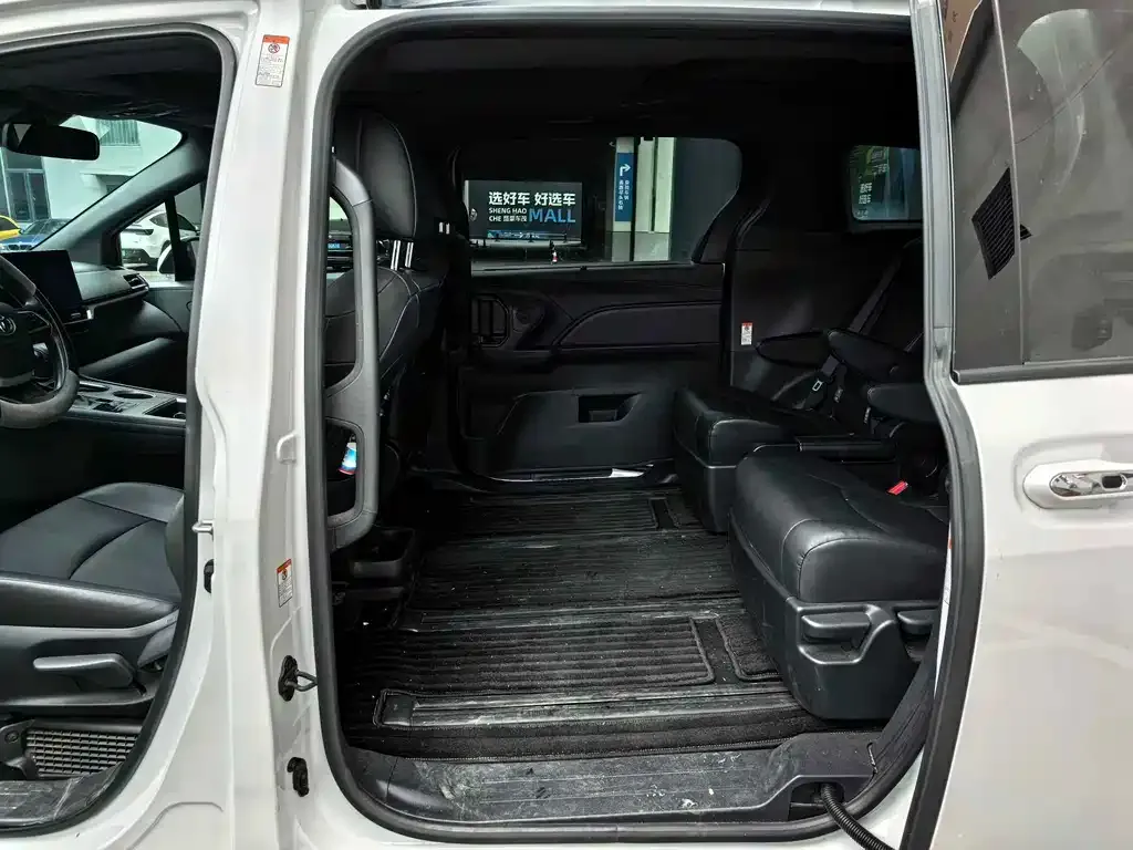 Toyota Granvia — фото 8