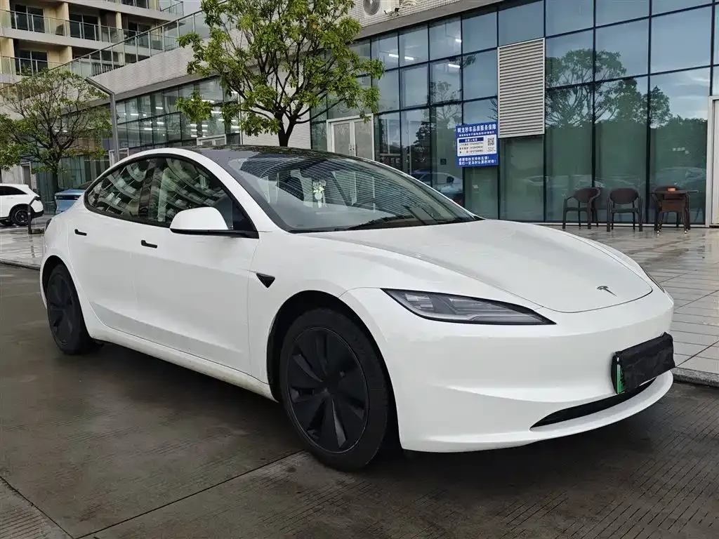 Tesla Model 3 — фото 7