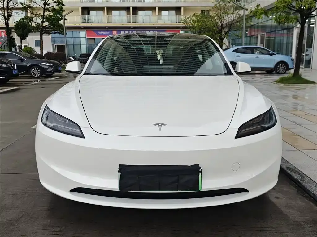 Tesla Model 3 — фото 3