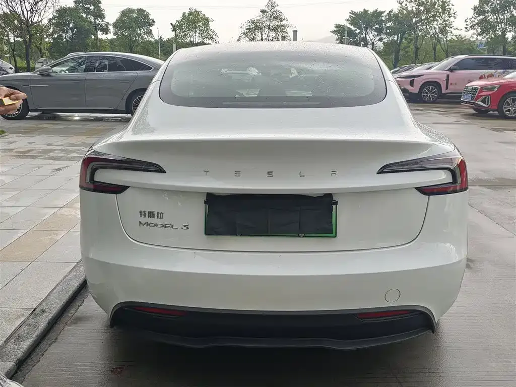 Tesla Model 3 — фото 8
