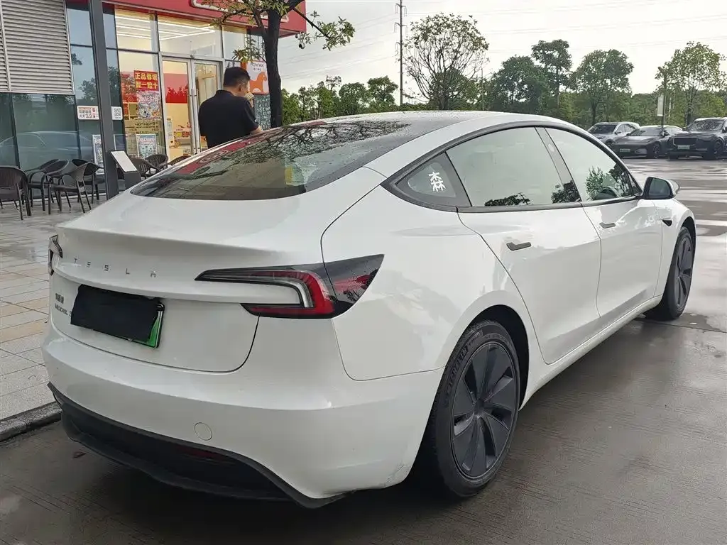 Tesla Model 3 — фото 5