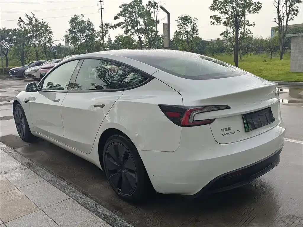 Tesla Model 3 — фото 9
