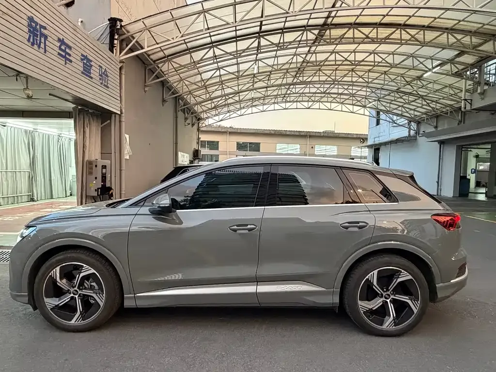 Audi Q4 e-tron — фото 10