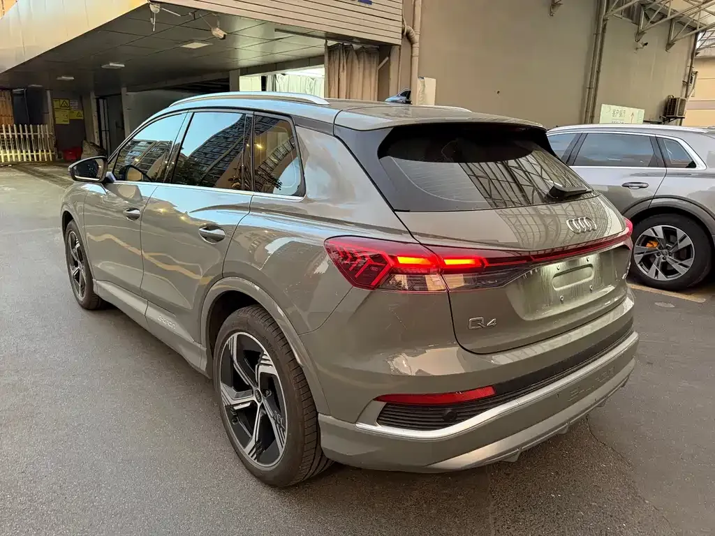 Audi Q4 e-tron — фото 2