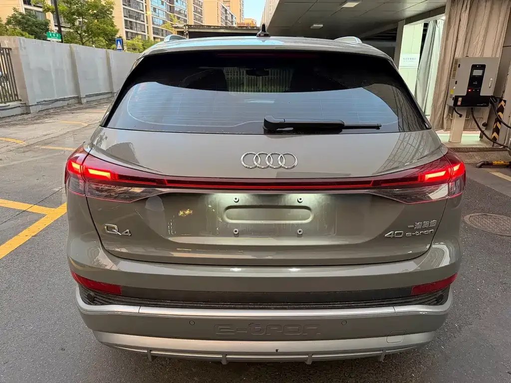 Audi Q4 e-tron — фото 8