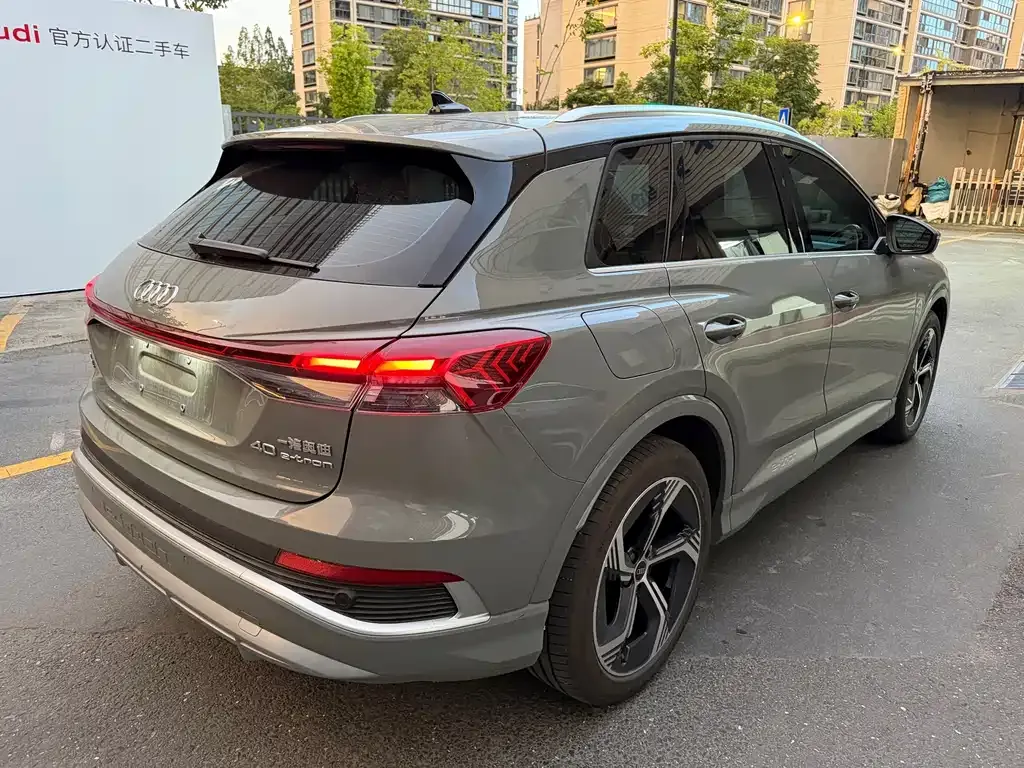 Audi Q4 e-tron — фото 9