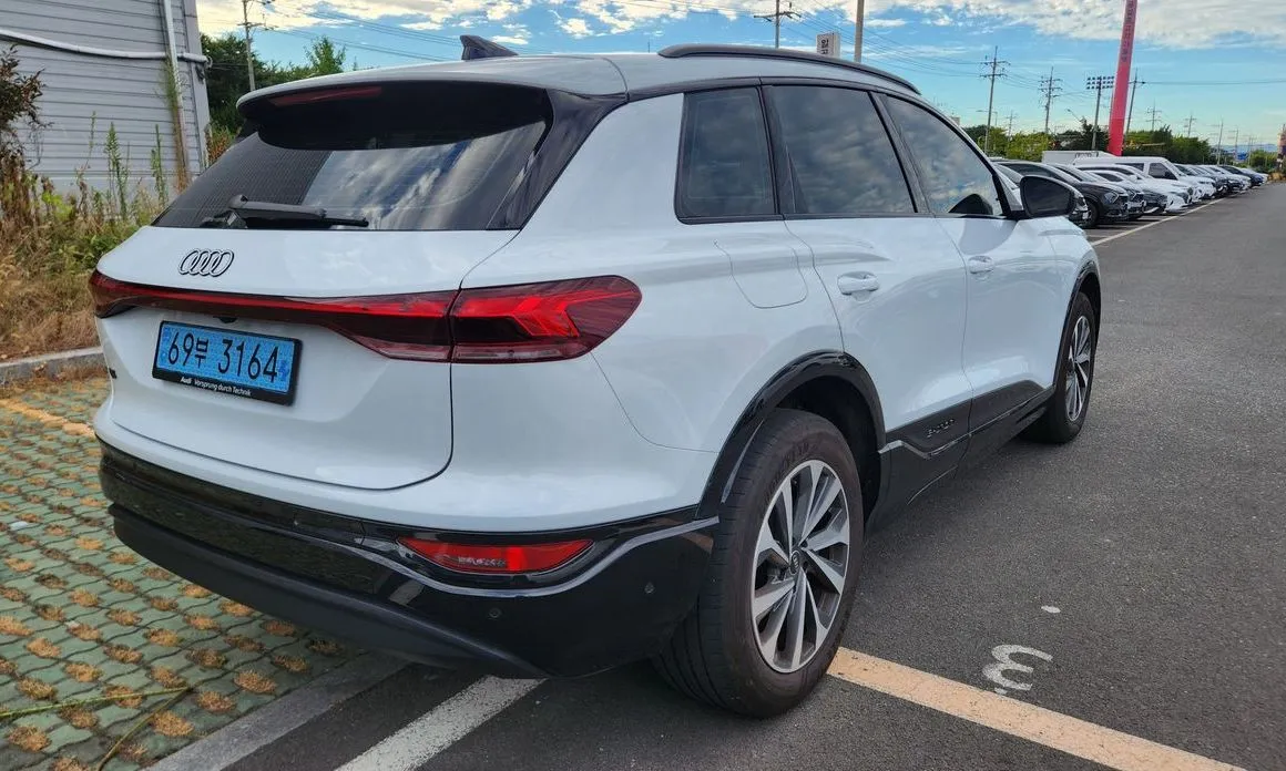 Audi Q6 e-tron — фото 8